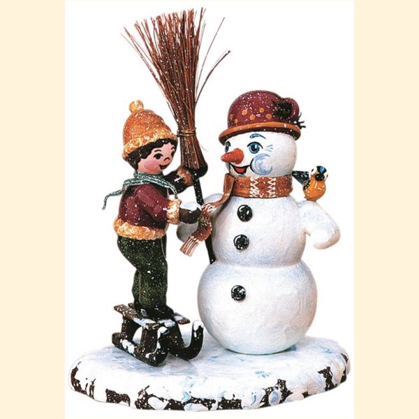 Winterkind Junge mit Schneemann