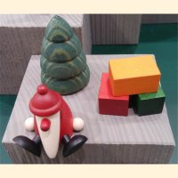 Miniaturset 1 / Weihnachtsmann auf Kante sitzend, Baum und Geschenke