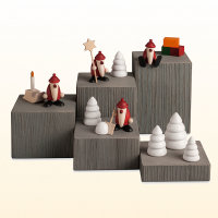 Köhler Miniaturen 2018 auf grauen Deko-Klötzen